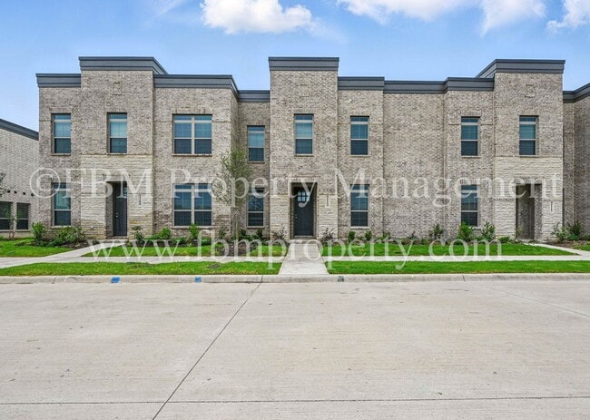property at 2113 Luna Dr