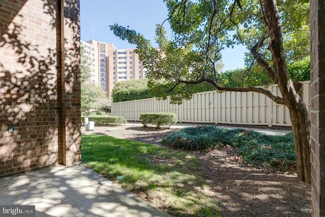 property at 1775 S Hayes St