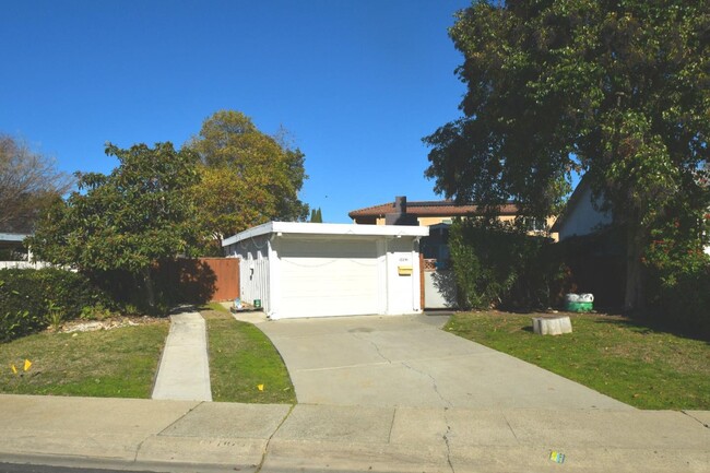 18841 Hunter Way in Cupertino, CA - Building Photo - Building Photo