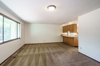 12206 SE McGillivray Blvd in Vancouver, WA - Building Photo - Building Photo