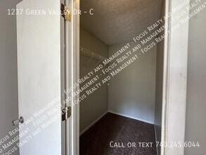 1237 Green Valley Dr in Heath, OH - Building Photo - Building Photo