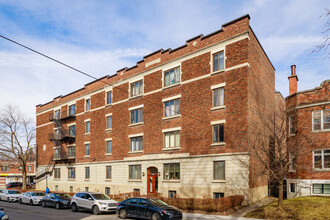 5360 De La Côte-Saint-Luc Ch in Montréal, QC - Building Photo - Building Photo