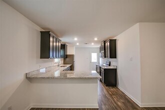 609 Riverdale Dr in Jarrell, TX - Building Photo - Building Photo