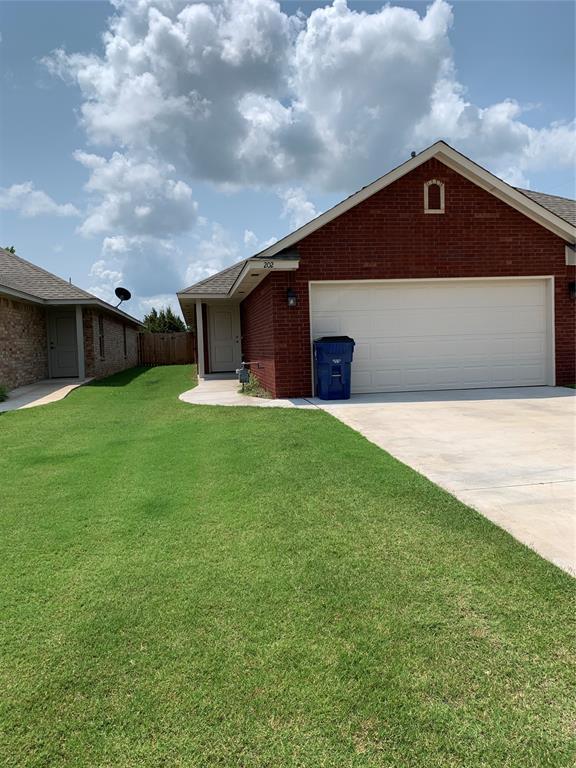 property at 202 Woodbriar Rd