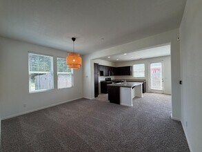 7399 E Giavanna Ave in Fresno, CA - Building Photo - Building Photo