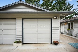 119 SE Sweetbriar Ln in Troutdale, OR - Building Photo - Building Photo