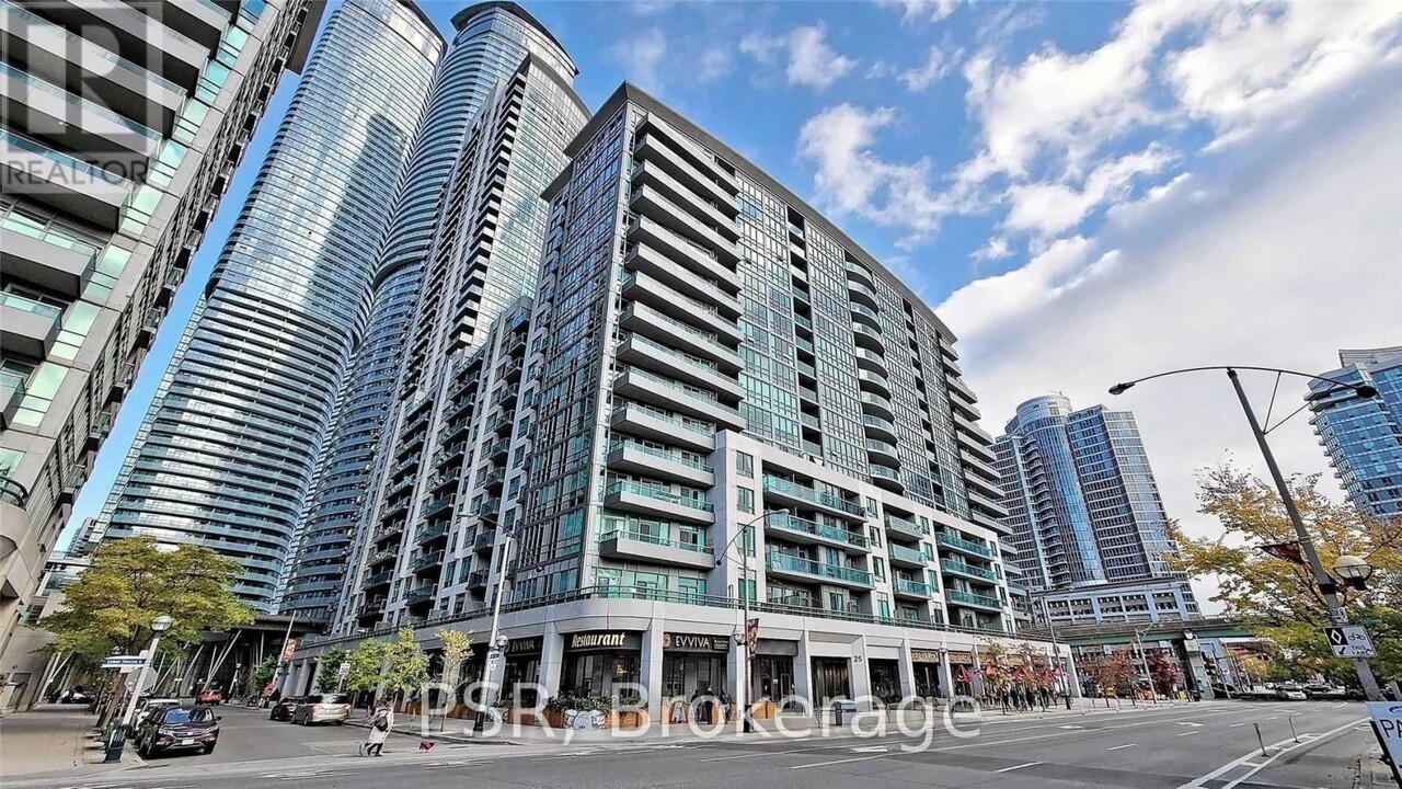 25-825 Lower Simcoe St in Toronto, ON - Building Photo