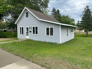 606 Pleasant Ave S in Park Rapids, MN - Foto de edificio - Building Photo