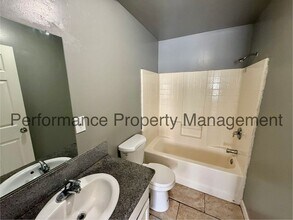 326 Beardsley Ave in Bakersfield, CA - Building Photo - Building Photo