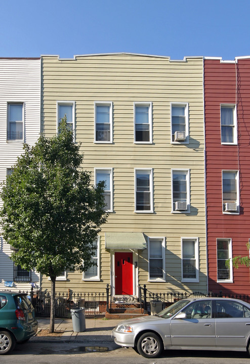 81 Maujer St 6 in Brooklyn, NY - Building Photo