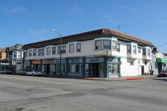 1060 E 12th St in Oakland, CA - Foto de edificio - Building Photo