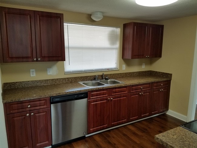 7724 Jasmine Blvd in Port Richey, FL - Building Photo - Building Photo