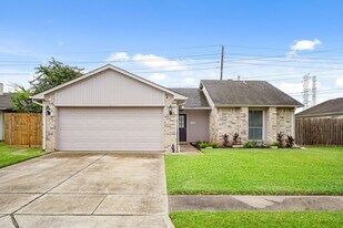 2911 Garden Ln in Sugar Land, TX - Building Photo
