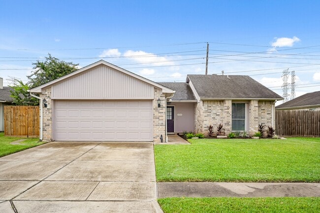 property at 2911 Garden Ln