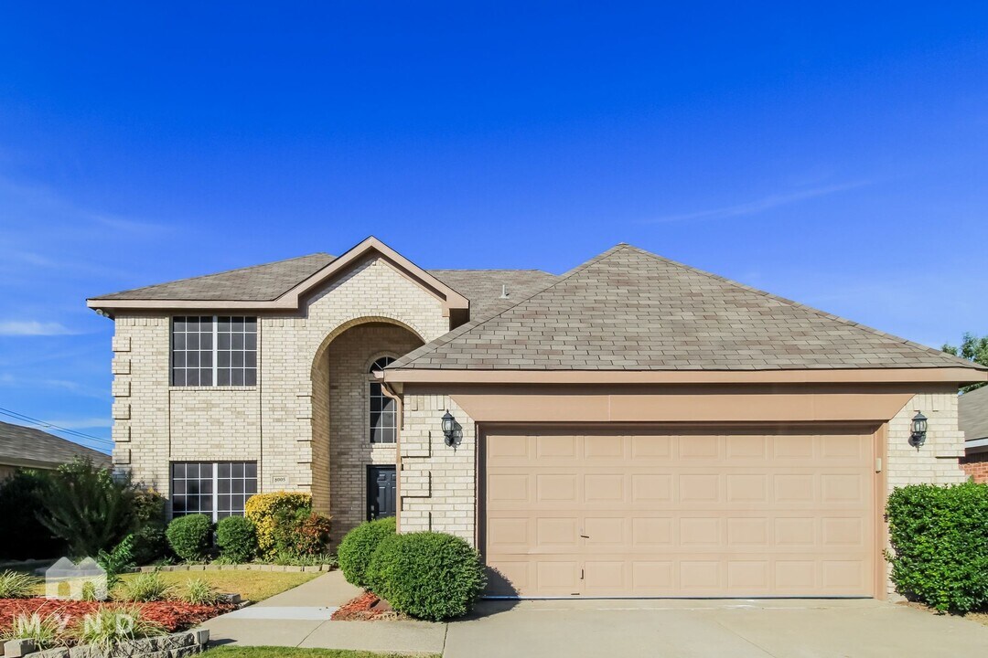 8005 Berkshire Dr in Fort Worth, TX - Building Photo