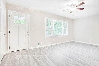 3558 Pine Needle Dr SW in Marietta, GA - Foto de edificio - Building Photo