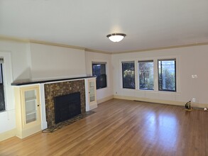 2612 Franklin Ave E, Unit Apt. A in Seattle, WA - Building Photo - Building Photo