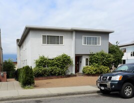 2325 W 1st Ave in Vancouver, BC - Building Photo