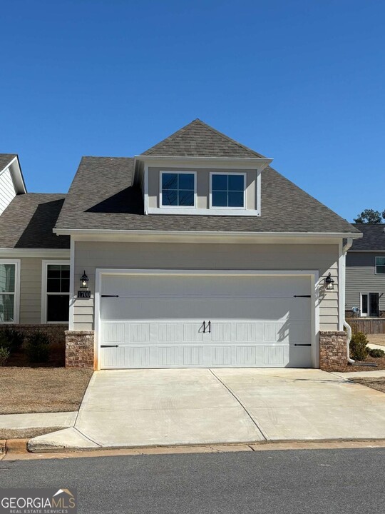 1700 Tolstoy Ln in Stockbridge, GA - Building Photo