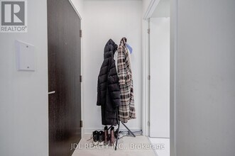 11 Yorkville Ave in Toronto, ON - Building Photo - Building Photo