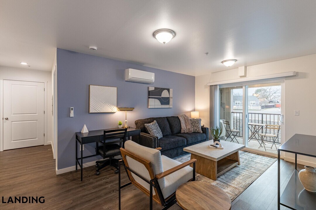 355 Bradley Blvd, Unit B332 in Richland, WA - Building Photo