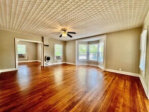 701 W Sycamore St in Denton, TX - Building Photo - Building Photo