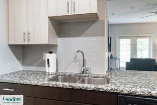 655 W Mallard Creek Church Rd in Charlotte, NC - Building Photo