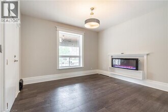 16 Sherman Ave S in Hamilton, ON - Building Photo - Building Photo