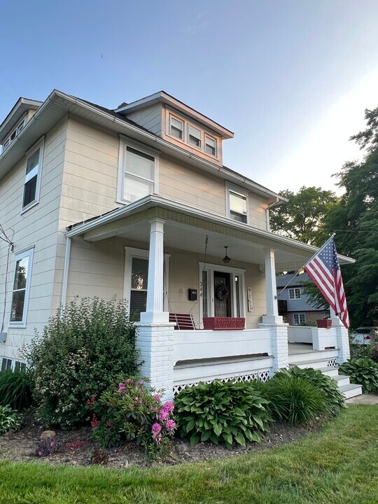 344 W Maple St, Unit 1 in Canton, OH - Foto de edificio