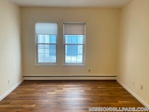 62 S Huntington Ave in Boston, MA - Foto de edificio - Building Photo