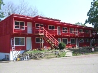 Redwood Manor in Edgerton, WI - Foto de edificio