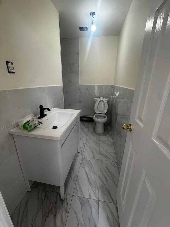 2328 Esplanade, Unit 2 in Bronx, NY - Foto de edificio - Building Photo