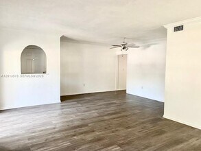 517 Menendez Ave in Miami, FL - Building Photo - Building Photo