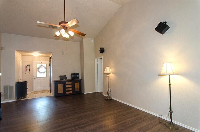 16304 Kicking Bird Dr in Leander, TX - Building Photo - Building Photo