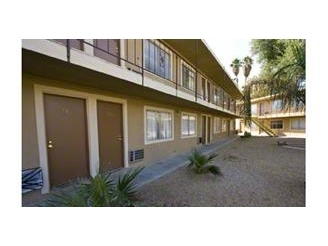 Oak Tree Apartments in Las Vegas, NV - Building Photo - Building Photo