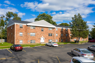 Washington Arms Apartments in Monroe, MI - Building Photo - Building Photo