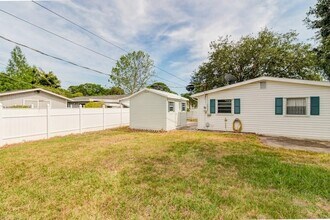 741 Smith St in Sebastian, FL - Foto de edificio - Building Photo