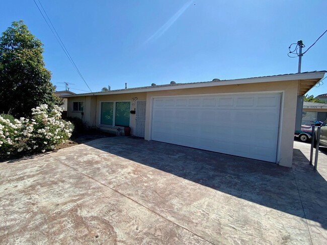 15707-15707 1/2 Larch Ave in Lawndale, CA - Building Photo - Building Photo
