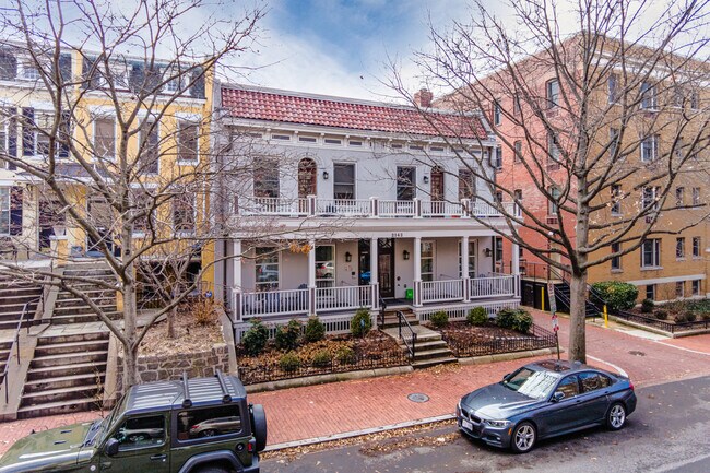 2142 O St NW