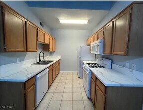 700 Carnegie St in Henderson, NV - Foto de edificio - Building Photo