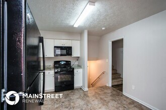 537 Plainville Dr SW in Atlanta, GA - Foto de edificio - Building Photo