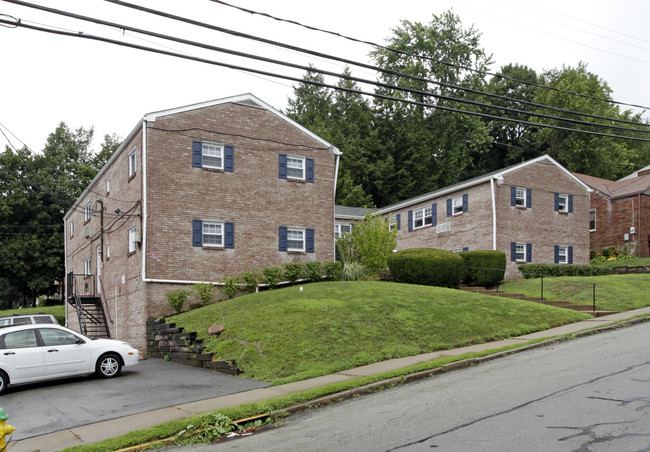 1209 Walnut St in Wilkinsburg, PA - Building Photo - Building Photo