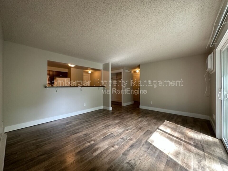 11414 E Mission Ave in Spokane Valley, WA - Building Photo