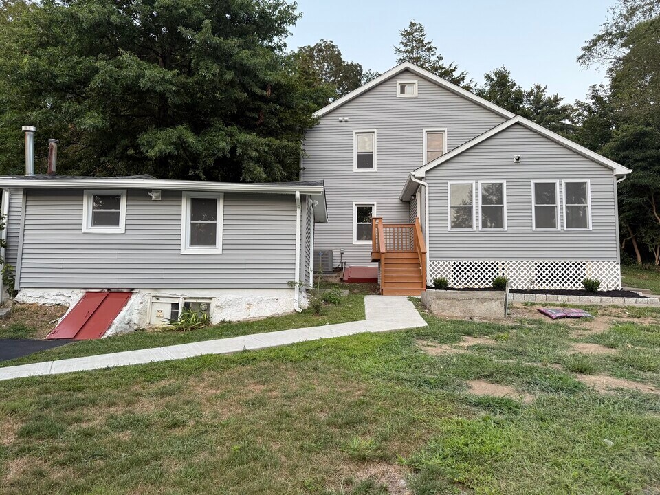 465 James Farm Rd in Stratford, CT - Building Photo