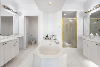 10770 NW 66th St in Doral, FL - Building Photo - Building Photo