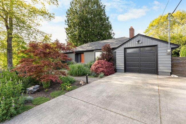 property at 5117 SW Lowell St