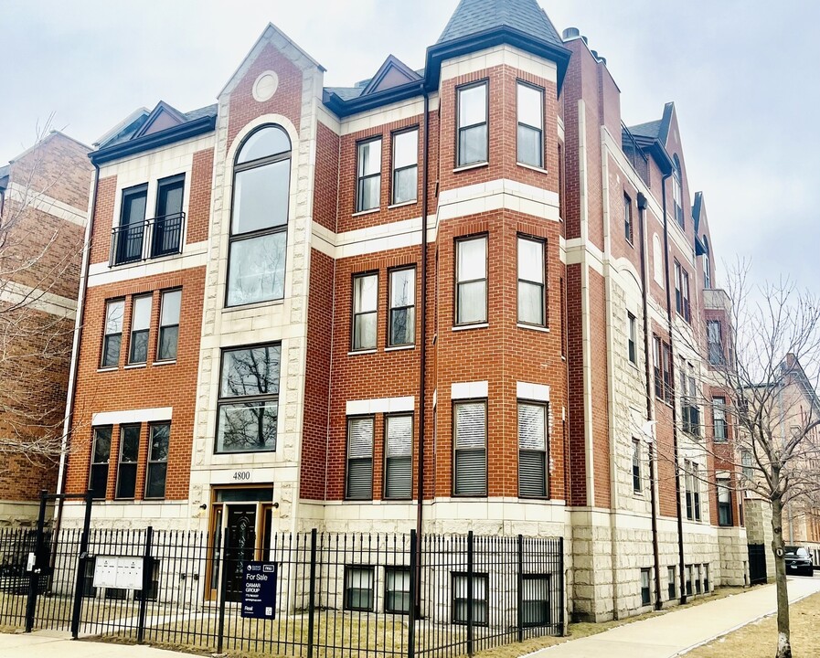 4800 S St Lawrence Ave in Chicago, IL - Building Photo