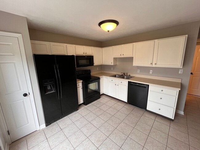 2553 Cashel Ct in Lexington, KY - Building Photo - Building Photo