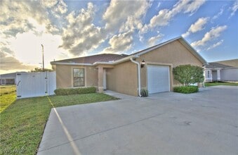 512 Skyline Blvd in Cape Coral, FL - Building Photo - Building Photo