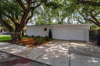 3260 NW 9th St in Miami, FL - Building Photo - Building Photo